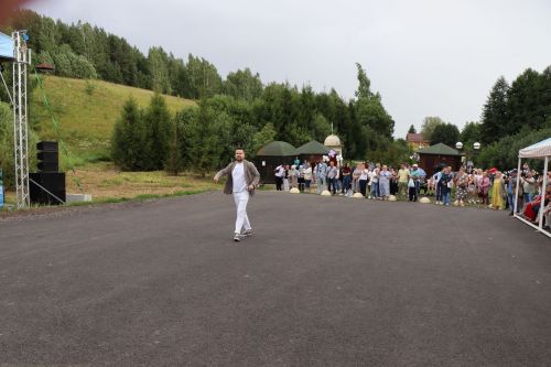 Сегодня село Среднее Девятово Лаишевского района принимает гостей из Татарстана и России