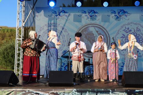 Сегодня село Среднее Девятово Лаишевского района принимает гостей из Татарстана и России