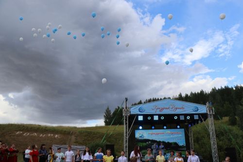Сегодня село Среднее Девятово Лаишевского района принимает гостей из Татарстана и России