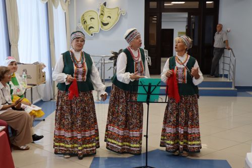 Семейные пары объединила любовь к творчеству