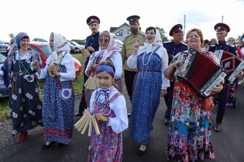 Сегодня село Среднее Девятово Лаишевского района принимает гостей из Татарстана и России