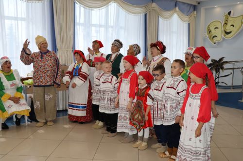 Семейные пары объединила любовь к творчеству