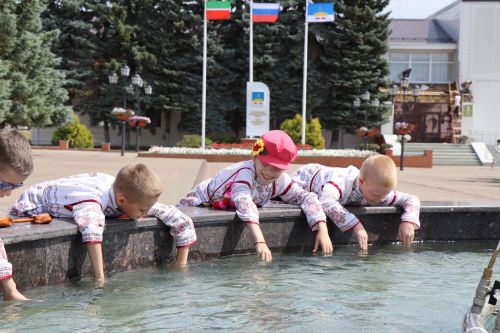 Семейные пары объединила любовь к творчеству