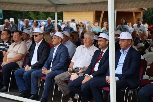 Сегодня село Среднее Девятово Лаишевского района принимает гостей из Татарстана и России