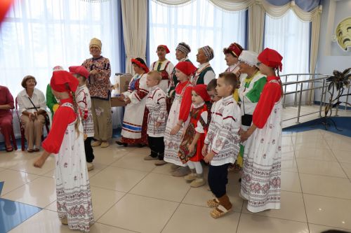 Семейные пары объединила любовь к творчеству