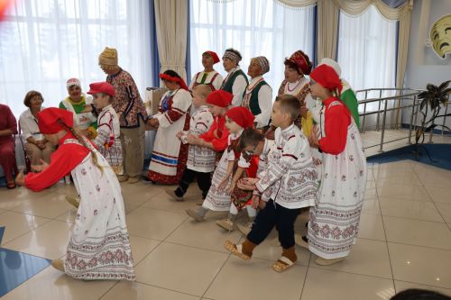 Семейные пары объединила любовь к творчеству