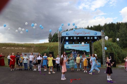 Сегодня село Среднее Девятово Лаишевского района принимает гостей из Татарстана и России