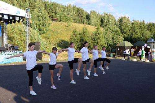 Сегодня село Среднее Девятово Лаишевского района принимает гостей из Татарстана и России