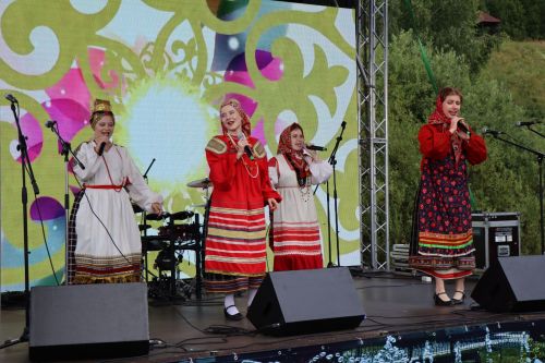 Сегодня село Среднее Девятово Лаишевского района принимает гостей из Татарстана и России
