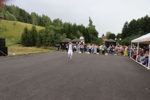 Сегодня село Среднее Девятово Лаишевского района принимает гостей из Татарстана и России