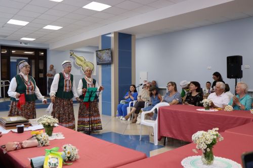 Семейные пары объединила любовь к творчеству