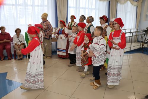 Семейные пары объединила любовь к творчеству