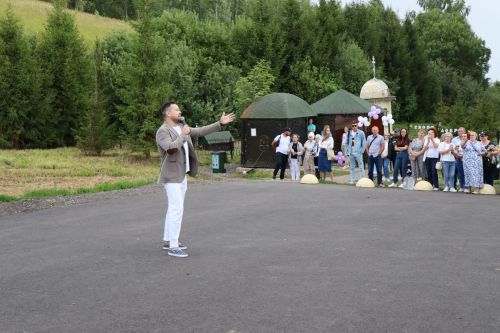 Сегодня село Среднее Девятово Лаишевского района принимает гостей из Татарстана и России