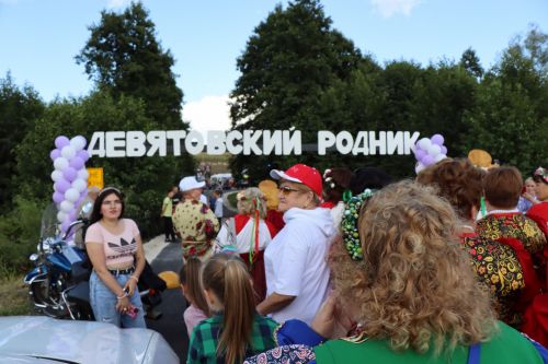 Сегодня село Среднее Девятово Лаишевского района принимает гостей из Татарстана и России