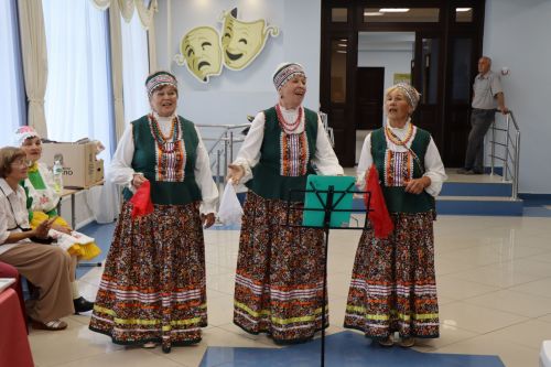 Семейные пары объединила любовь к творчеству