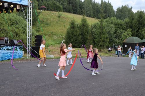 Сегодня село Среднее Девятово Лаишевского района принимает гостей из Татарстана и России