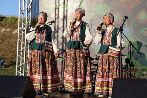 Сегодня село Среднее Девятово Лаишевского района принимает гостей из Татарстана и России