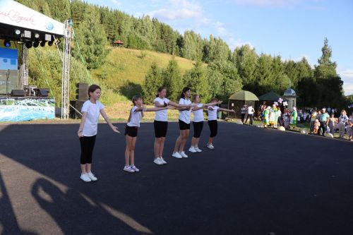 Сегодня село Среднее Девятово Лаишевского района принимает гостей из Татарстана и России