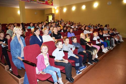 В Песчаных Ковалях помогли собраться в школу 58-ми школьникам
