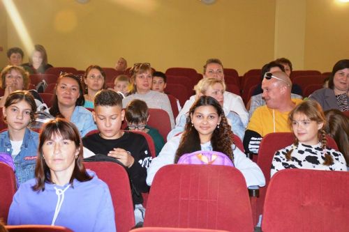 В Песчаных Ковалях помогли собраться в школу 58-ми школьникам