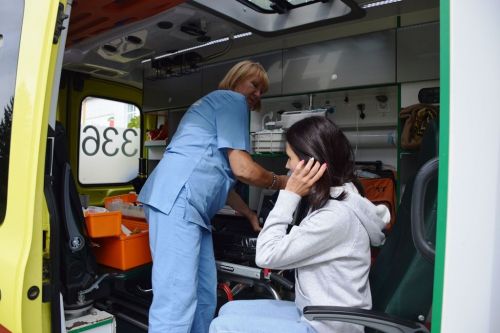 Две пожарные машины и скорая помощь въехали в ворота Лаишевской школы-интерната