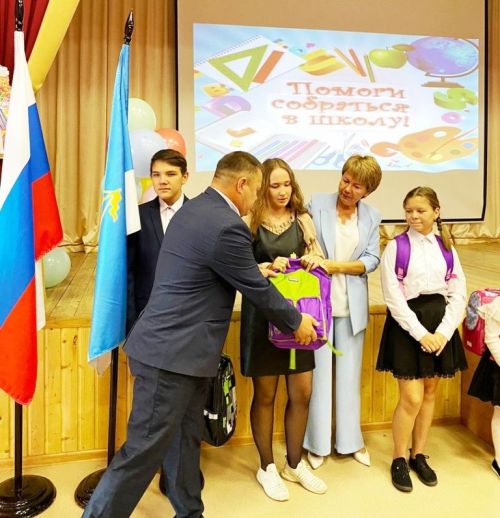 На базе Нармонской школы прошла акция «Помоги собраться в школу»
