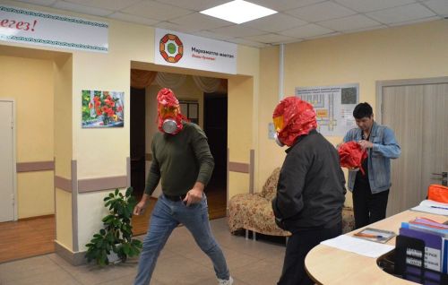 Две пожарные машины и скорая помощь въехали в ворота Лаишевской школы-интерната