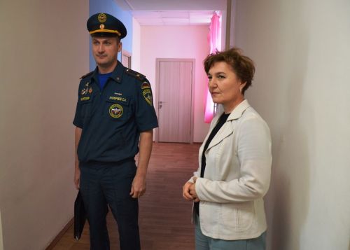 Две пожарные машины и скорая помощь въехали в ворота Лаишевской школы-интерната