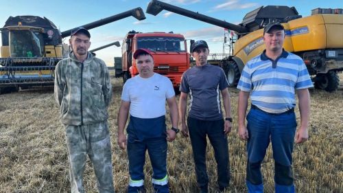 Глава Лаишевского района поблагодарил комбайнеров за труд
