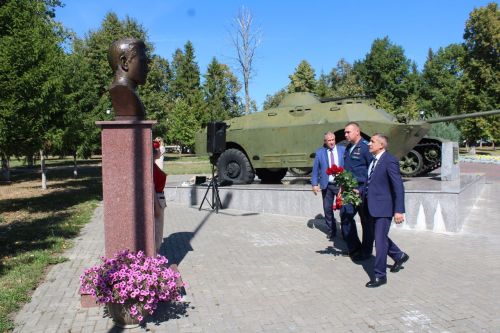 Герой России Роман Черемухин посетил Лаишево в День знаний