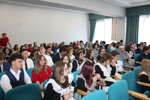 Герой России Роман Черемухин посетил Лаишево в День знаний