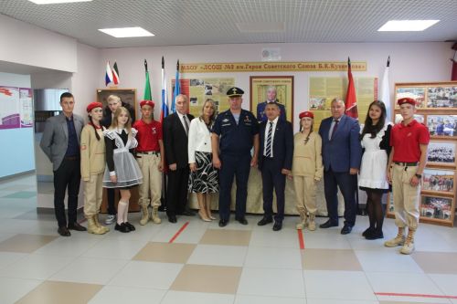 Герой России Роман Черемухин посетил Лаишево в День знаний