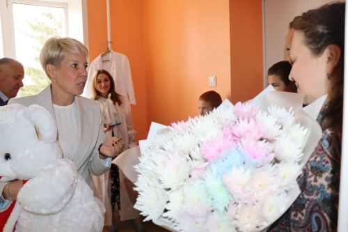Сегодня из родильного дома выписали девочку, родившуюся в День города Лаишево