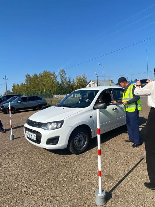 Студенты ЛТЭТ показали водительское мастерство в конкурсе «Автосессия»