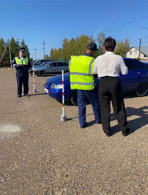 Студенты ЛТЭТ показали водительское мастерство в конкурсе «Автосессия»