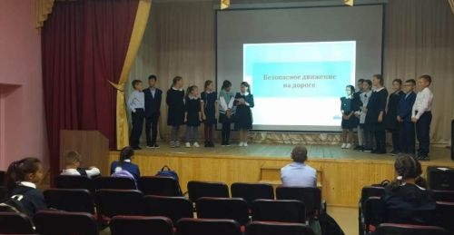 В Нармонской школе ученикам показали фильм «Опасные пустяки» о важности соблюдения ПДД