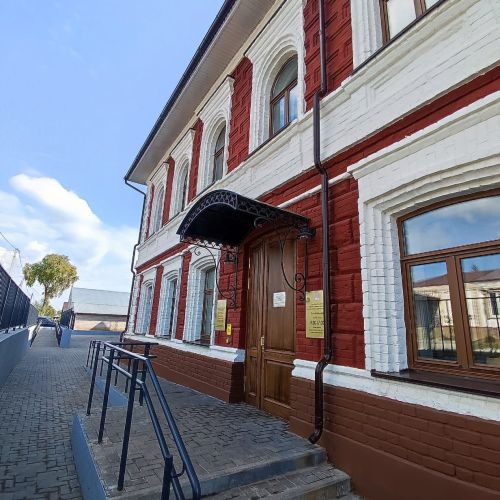 Лаеш ягы музеена Андреевлар гаиләсе академик Валентин Андреев китапларын тапшырды