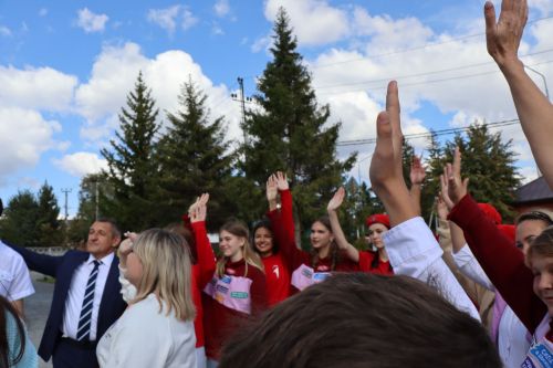 Сегодня в Молодежном центре «Белогорье» состоялось торжественное принятие в ряды «Движения первых».