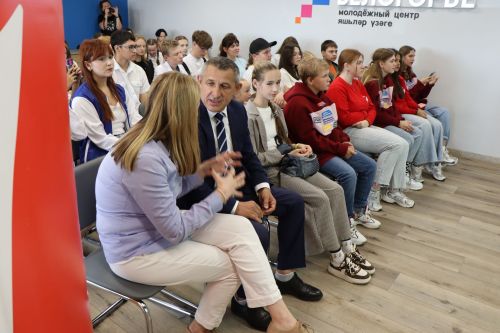 Сегодня в Молодежном центре «Белогорье» состоялось торжественное принятие в ряды «Движения первых».