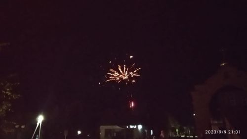 День города закончился ярким выступлением кавер-группы и красочным фейерверком