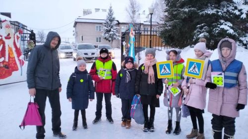 Активисты Нармонской школы агитируют за фликеры