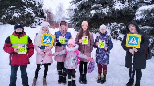 Активисты Нармонской школы агитируют за фликеры