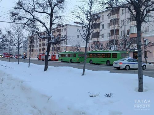 Горело без малого тысяча квадратных метров