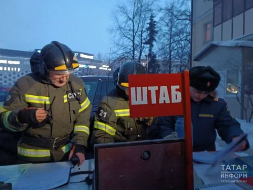 Горело без малого тысяча квадратных метров