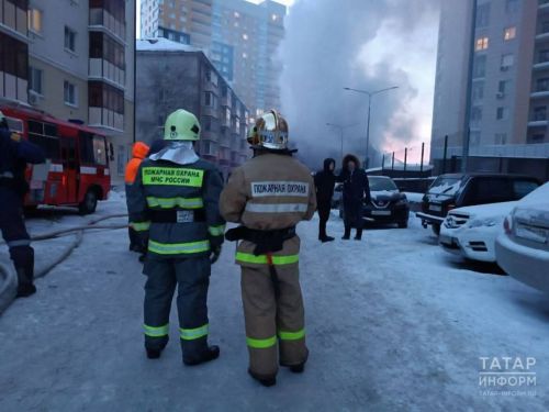 Горело без малого тысяча квадратных метров