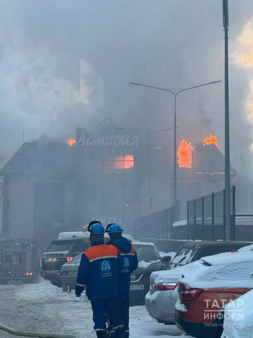 Горело без малого тысяча квадратных метров