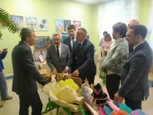 Сегодня в Тат. Янтыке проходит встреча жителей с главой сельского поселения