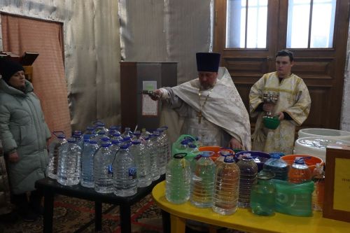 В лаишевских храмах освятили воду на Крещение