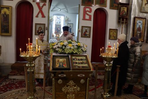 В лаишевских храмах освятили воду на Крещение