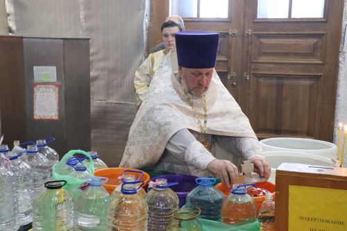 В лаишевских храмах освятили воду на Крещение